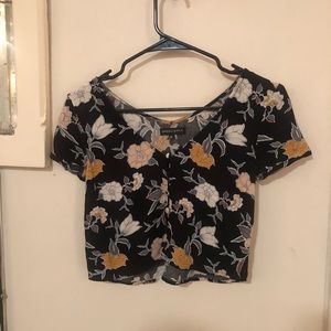 Kendall&Kylie Cropped floral button up blouse